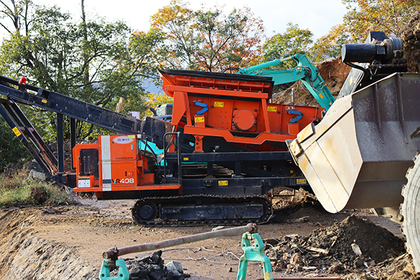 「小型自走式スクリーン」HITACHI